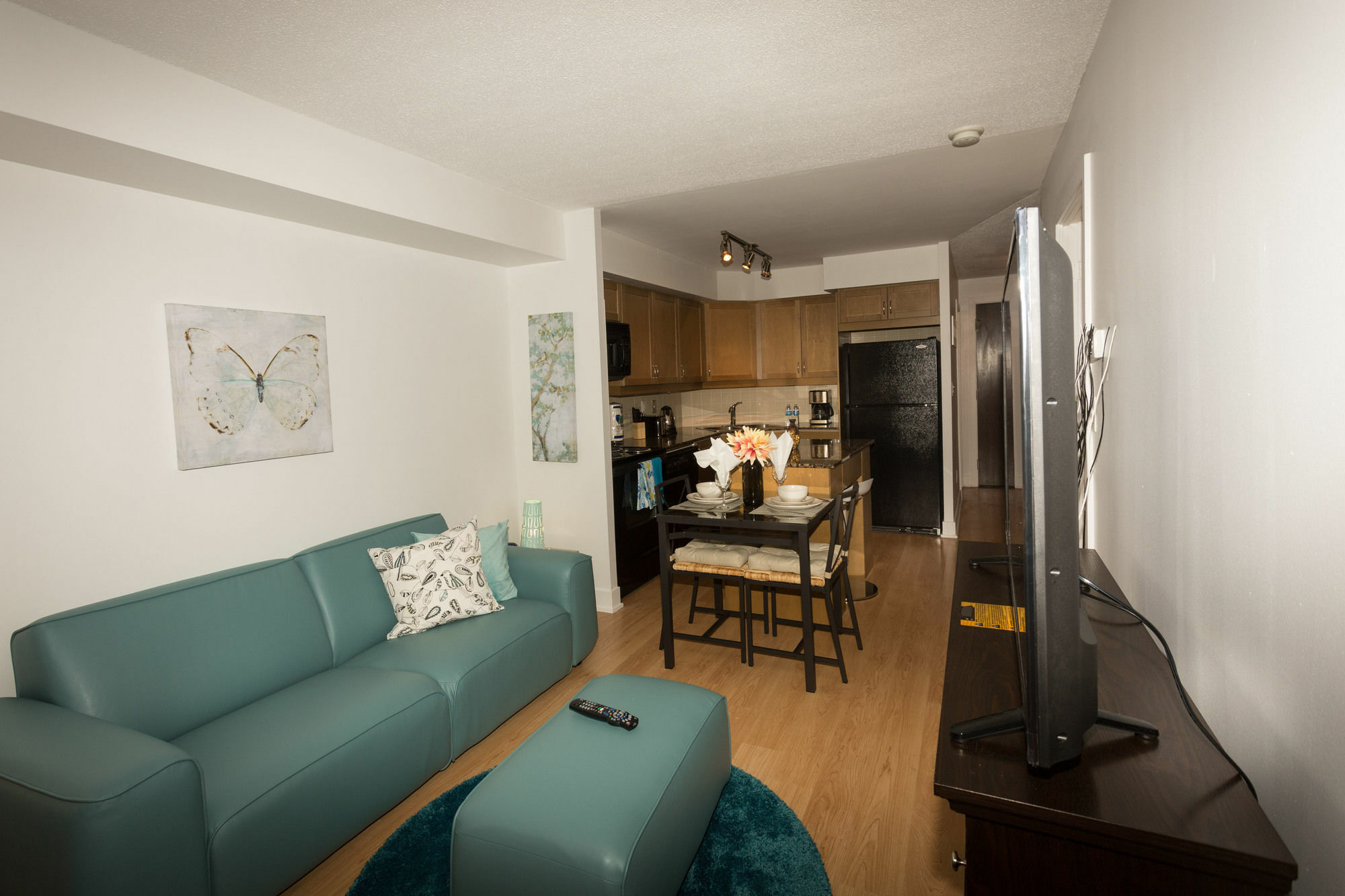 Red Maple Suites - Blue Jays Way Торонто Екстер'єр фото