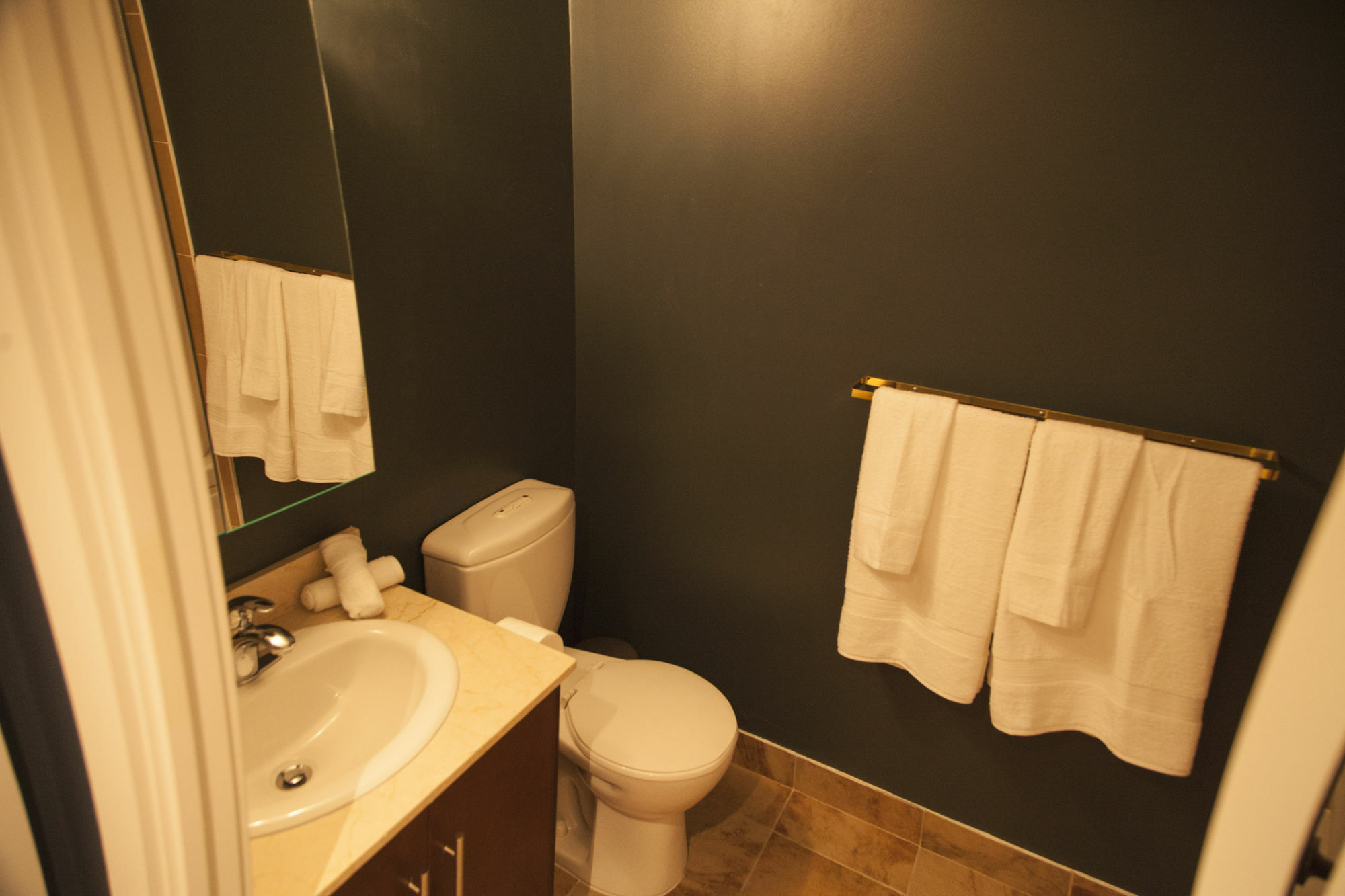 Red Maple Suites - Blue Jays Way Торонто Екстер'єр фото