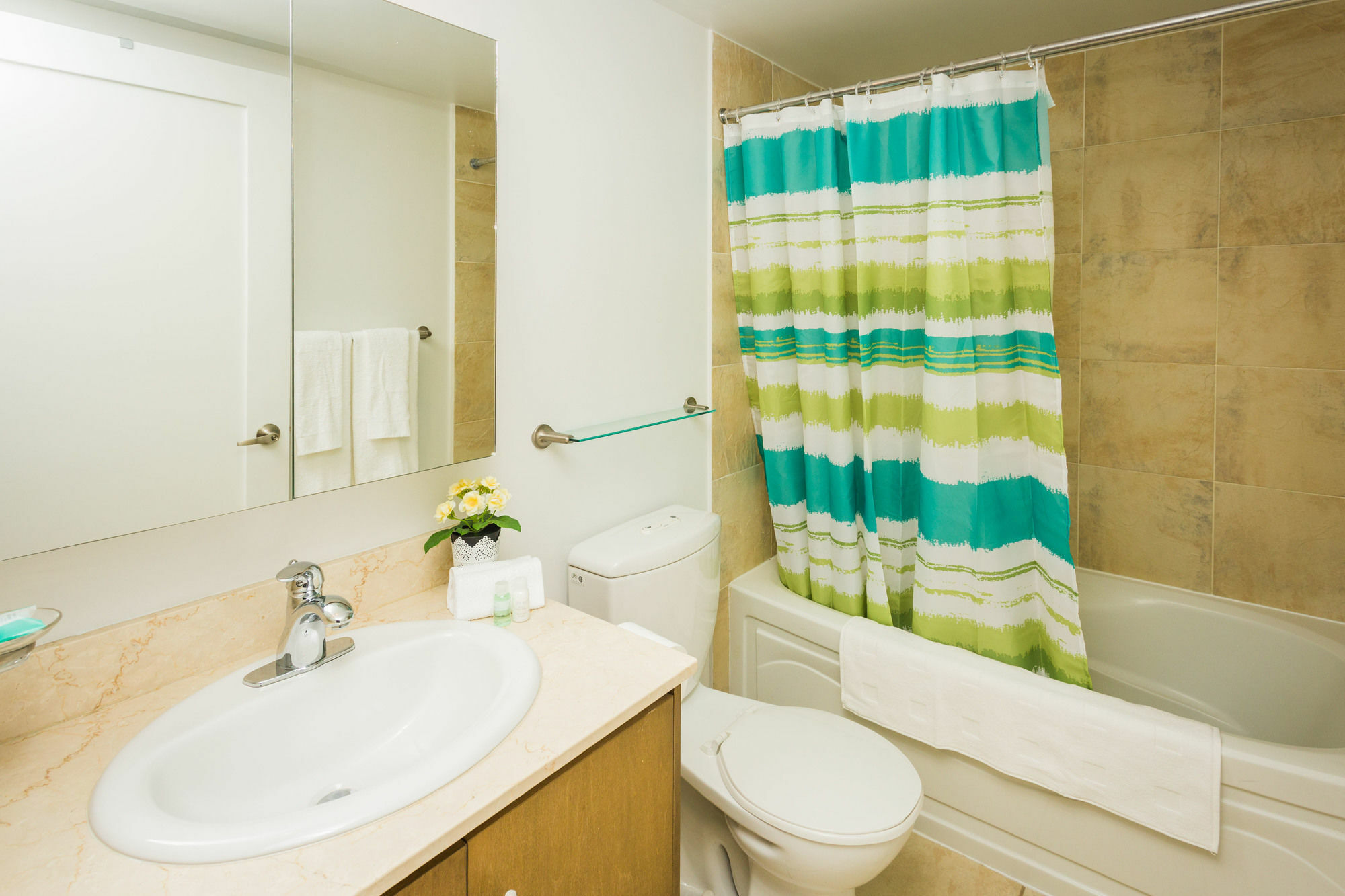 Red Maple Suites - Blue Jays Way Торонто Екстер'єр фото