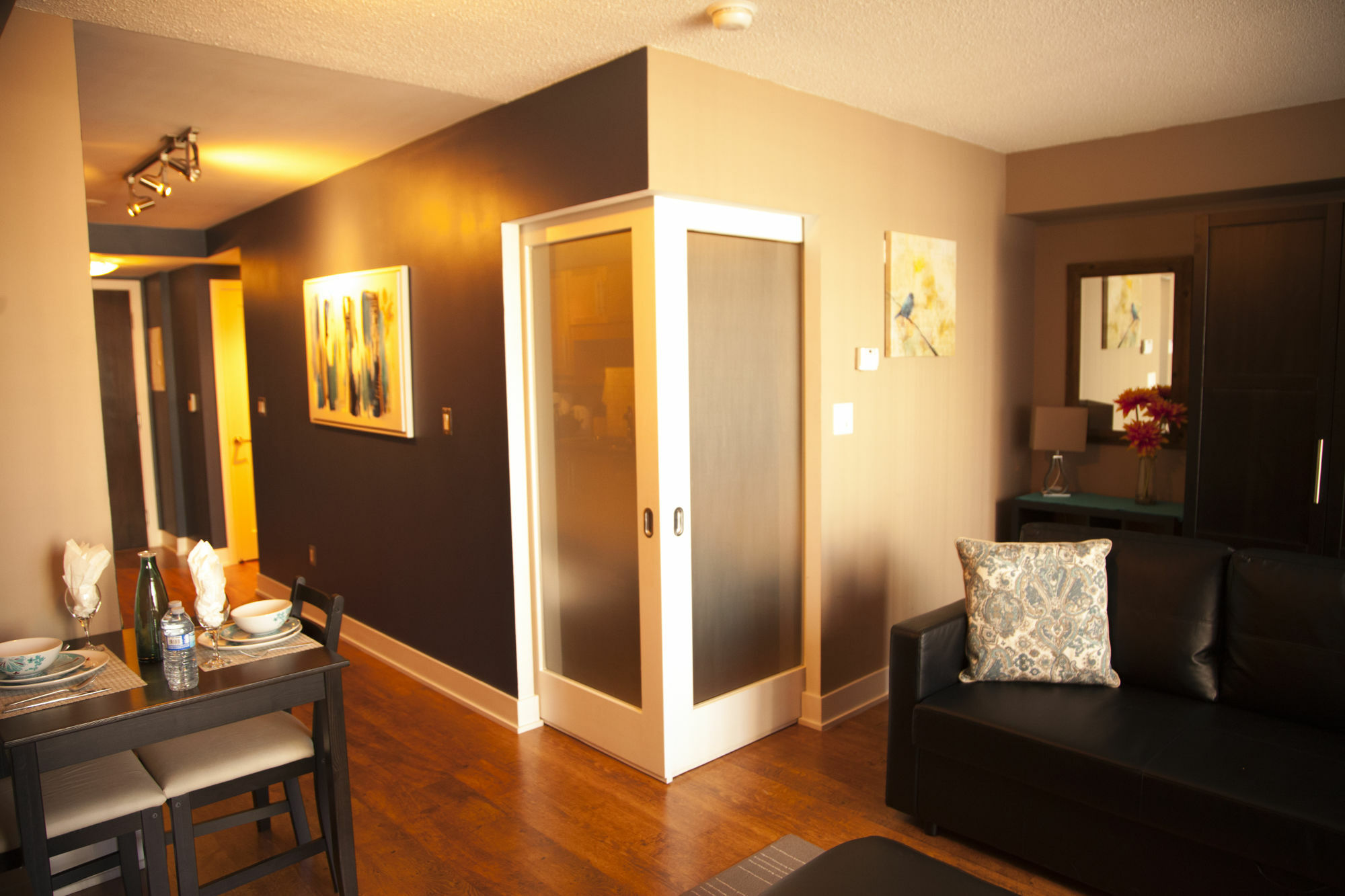 Red Maple Suites - Blue Jays Way Торонто Екстер'єр фото