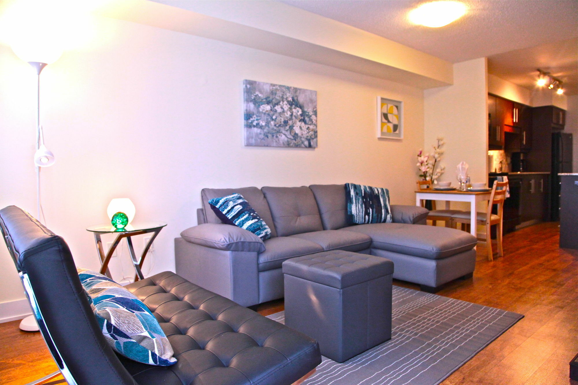 Red Maple Suites - Blue Jays Way Торонто Екстер'єр фото